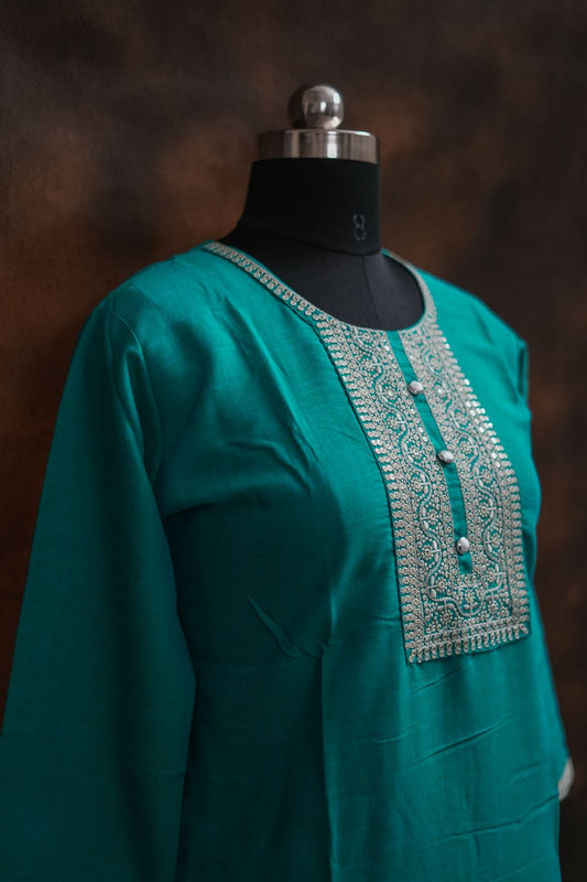 Elegant Polyester Cotton Kurti – Perfect Blend of Comfort & Style